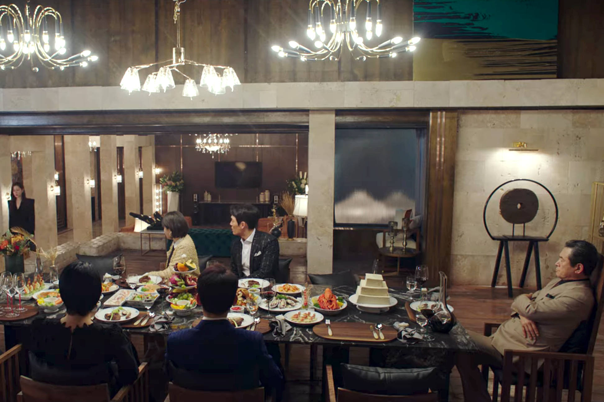 Table dinner in the k-drama Crash Landing on You