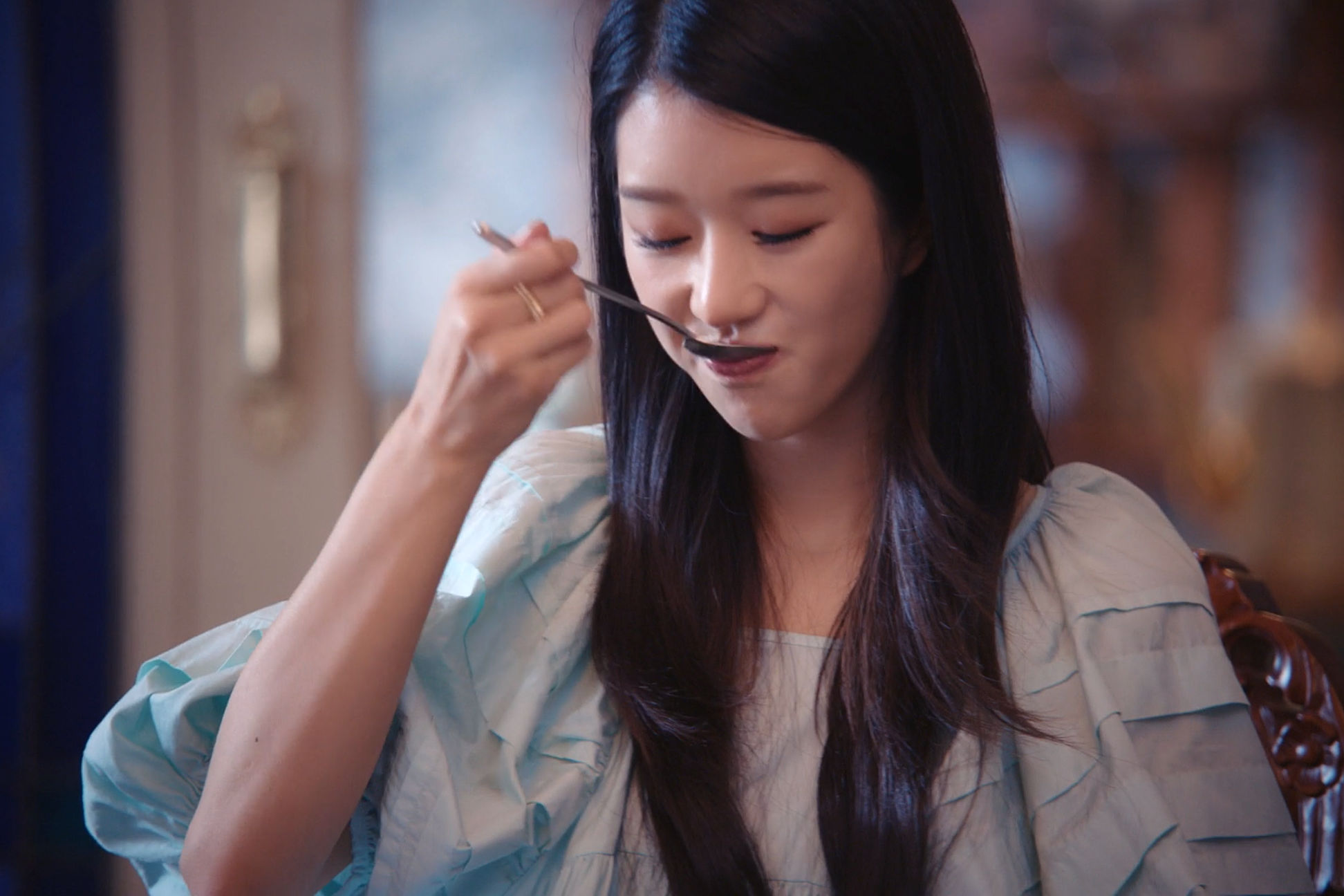 Seo Yea-Ji eating rice in It’s Okay to Not Be Okay